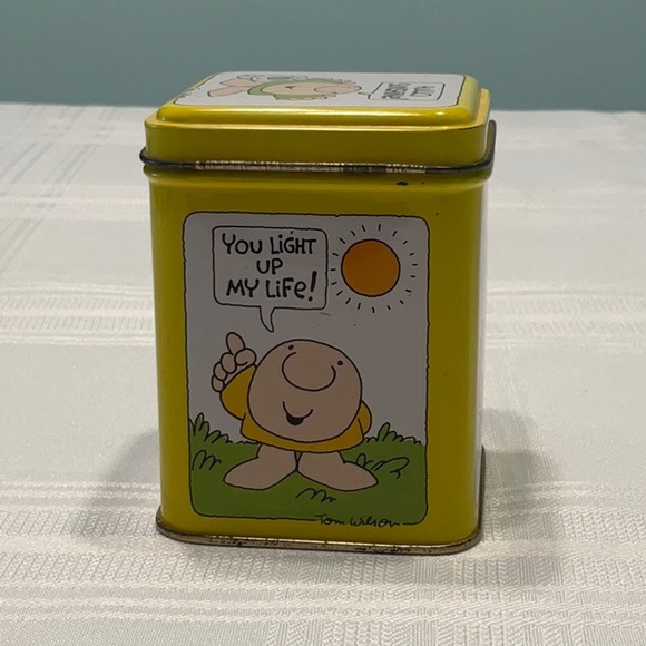 Ziggy Hullo Sunshine Lemon Scented Candle in Tin with Lid - Picture 3 of 7
